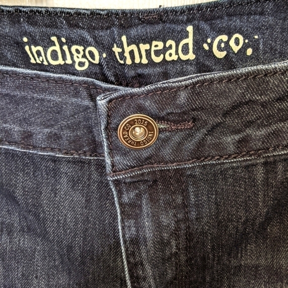 Indigo Thread Co Women's Sz 16 Whiskered Distressed Dark Denim Tapered Leg Jeans - Picture 4 of 7